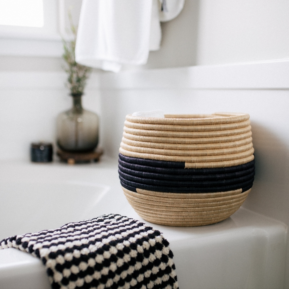 Black & Tan Woven Bakset